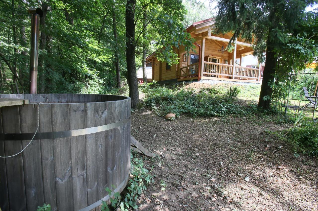 Blockhaus Chalet Mit Beheizbarem Badefass Und Infrarotsauna Auf Der Terrasse Oberschützen Esterno foto