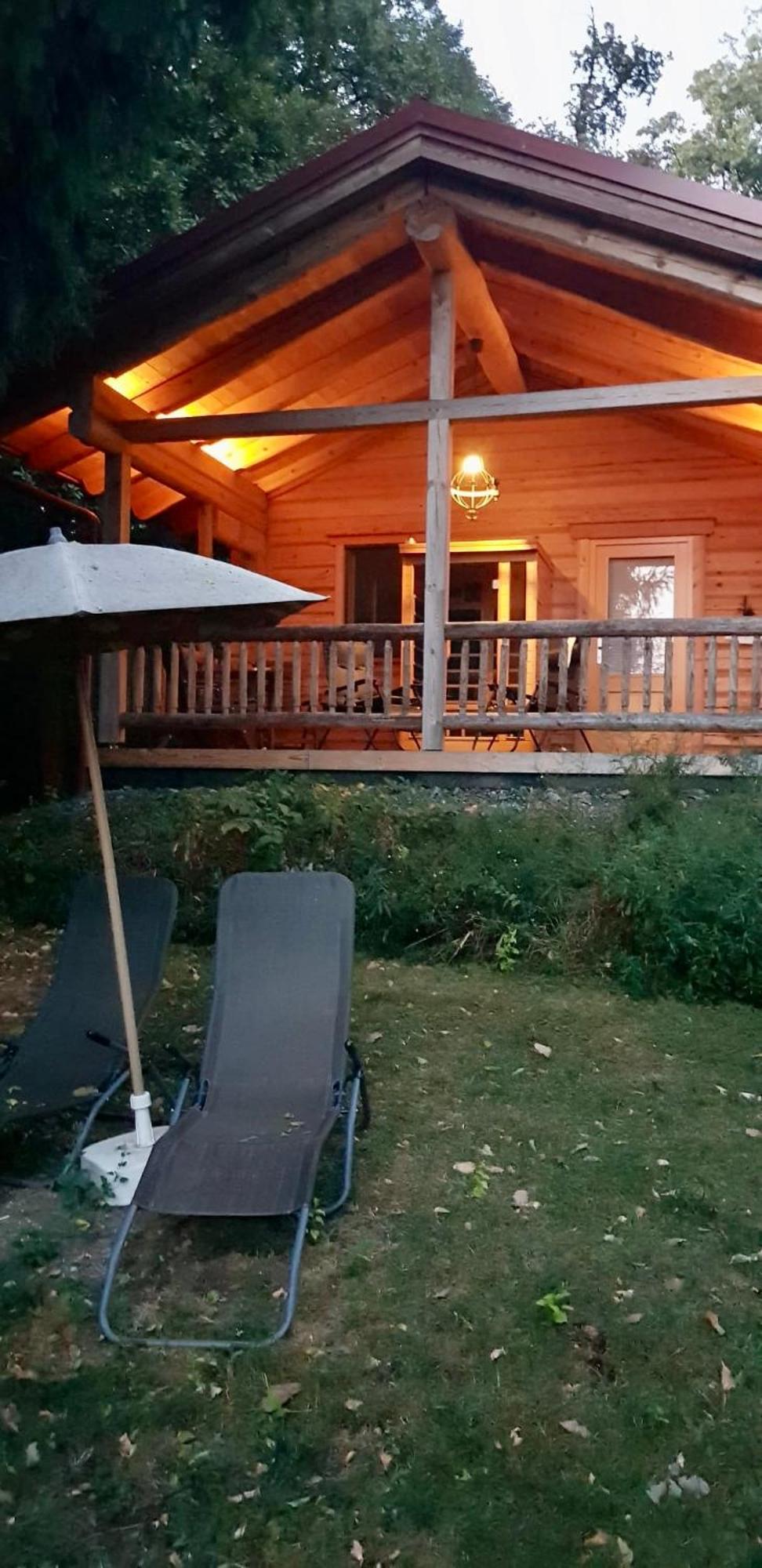 Blockhaus Chalet Mit Beheizbarem Badefass Und Infrarotsauna Auf Der Terrasse Oberschützen Esterno foto